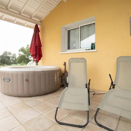 Дом отдыха L'horizon Des Chenes - Grand Jardin, Bbq & Table De Ping Pong Hagetmau