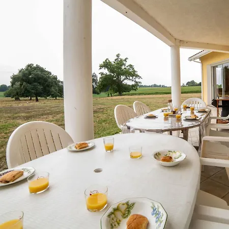 Дом отдыха L'horizon Des Chenes - Grand Jardin, Bbq & Table De Ping Pong Hagetmau